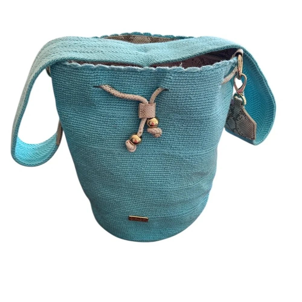 Paoti Handwoven Turquoise Animal Print Bucket Handbag